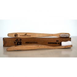 Zahnbürste aus Holz und Rhizinusöl